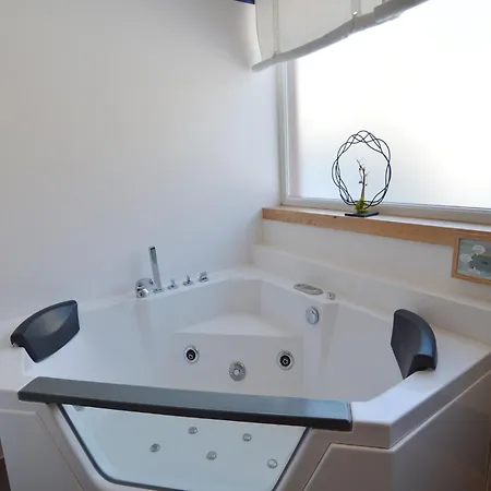 Dom wakacyjny Riverside Retreat With Sauna, Cleaning Included