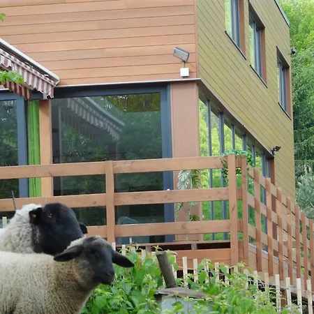 Dom wakacyjny Riverside Retreat With Sauna, Cleaning Included Coo
