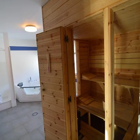 Riverside Retreat With Sauna, Cleaning Included *