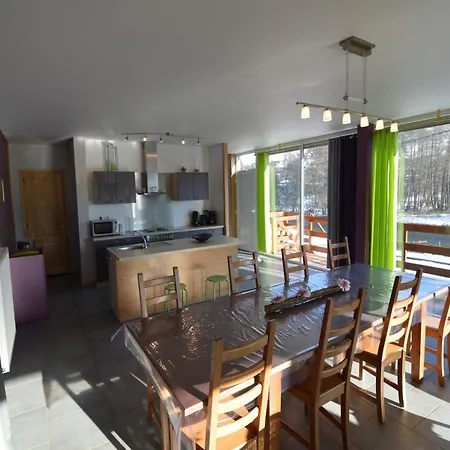 Riverside Retreat With Sauna, Cleaning Included * Coo