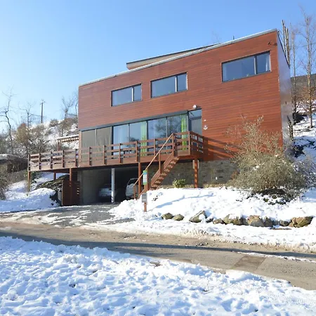 Dom wakacyjny Riverside Retreat With Sauna, Cleaning Included Coo