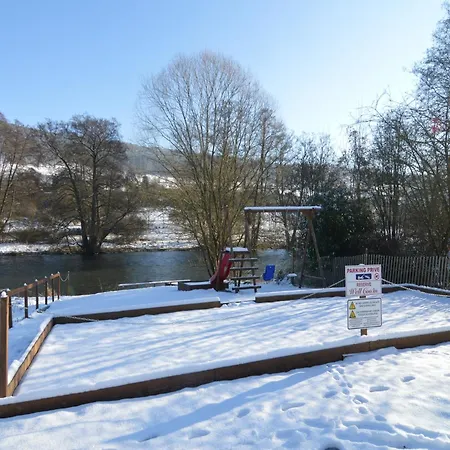 Riverside Retreat With Sauna, Cleaning Included Dom wakacyjny Coo